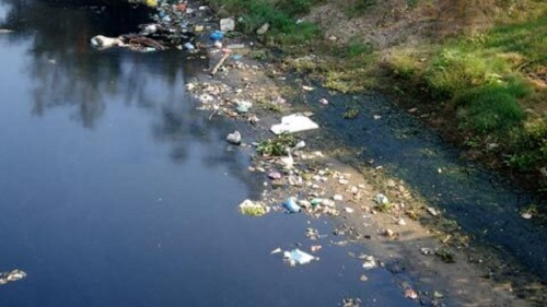 nguồn nước bị ô nhiễm